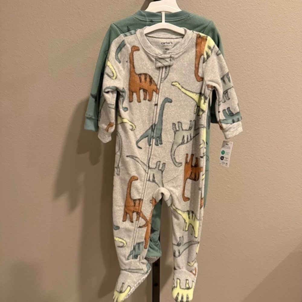 NWT Carter’s bundle of two fleece sleepers size 12 months